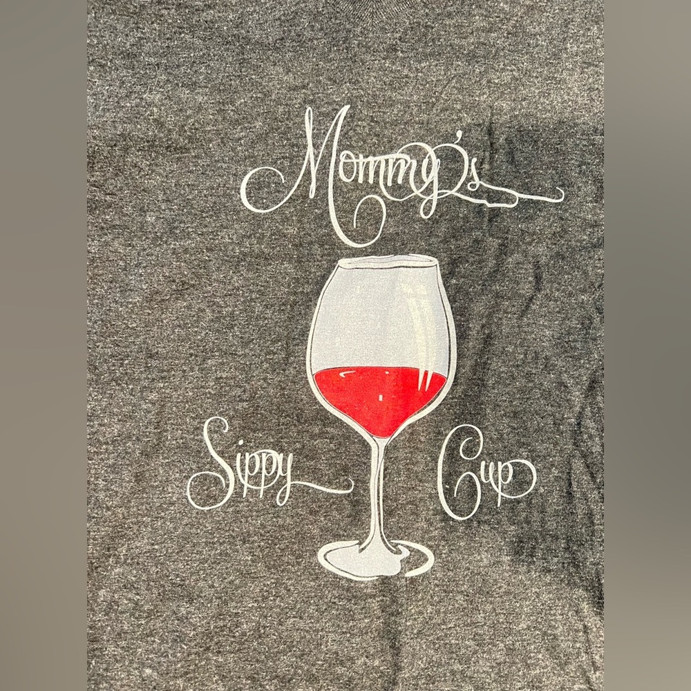 Mommy’s sippy cup tee size medium never worn
